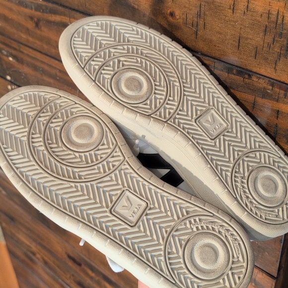 Veja v-10 sneakers - Picture 12 of 16